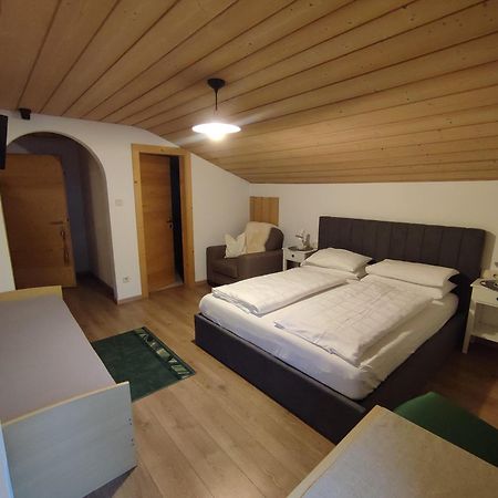 Garni Hattlerhof B&B Brunico Exteriér fotografie